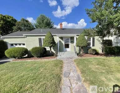Main picture of 208 Broad St