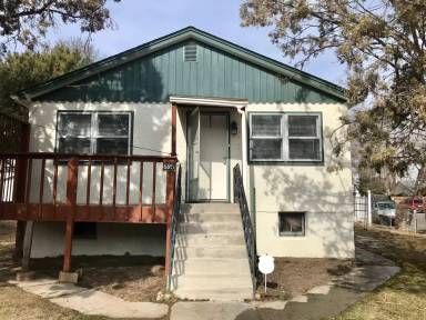 Main picture of 695 Ash St