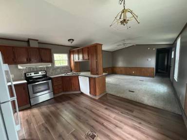 Main picture of 105 Reeves Rd