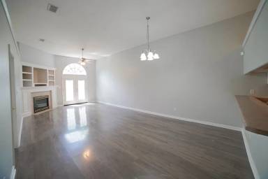 Main picture of 1060 Kingdom Dr