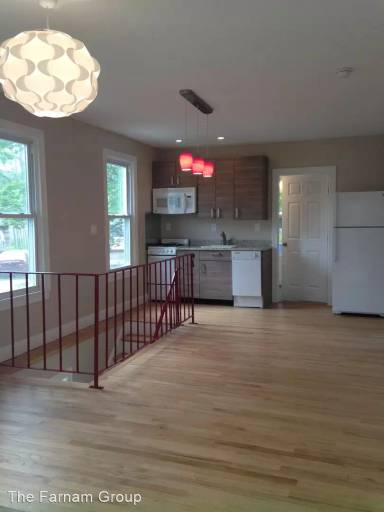 Main picture of 20 University Pl