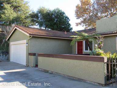 Main picture of 6 Honeysuckle Dr