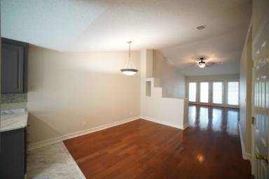 Main picture of 7121 Towner Trce