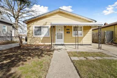 Main picture of 8635 Essex Ave