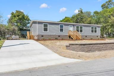 Main picture of 301 Barnes Dr