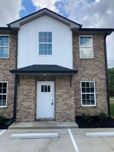 Main picture of 914 Peachers Mill Rd