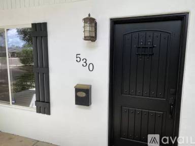 Main picture of 530 E Rose Ln
