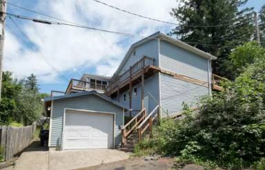 Main picture of 176 SE Cedar St
