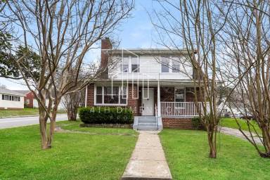 Main picture of 700 W 25th St