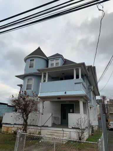 Main picture of 35 Highland Ave