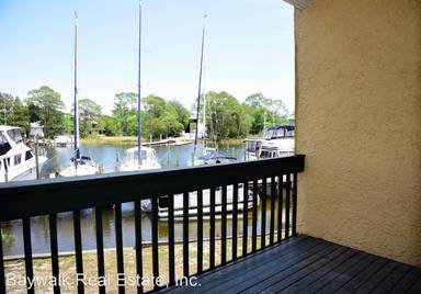 Main picture of 300 Yacht Club Dr