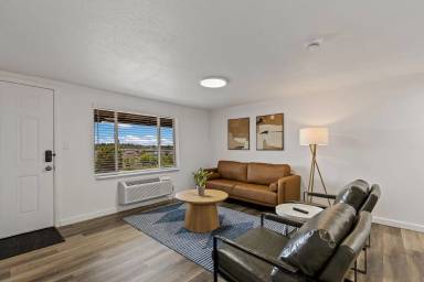 Main picture of 1914 E Mountain View Ave