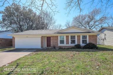 Main picture of 525 Southlake Dr