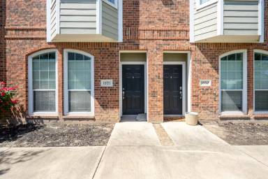 Main picture of Lakeridge Townhomes