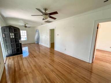Main picture of 1220 NW 4th Ave