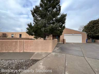 Main picture of 2709 Eastridge Dr NE