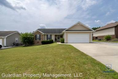 Main picture of 3071 Lakeview Cir