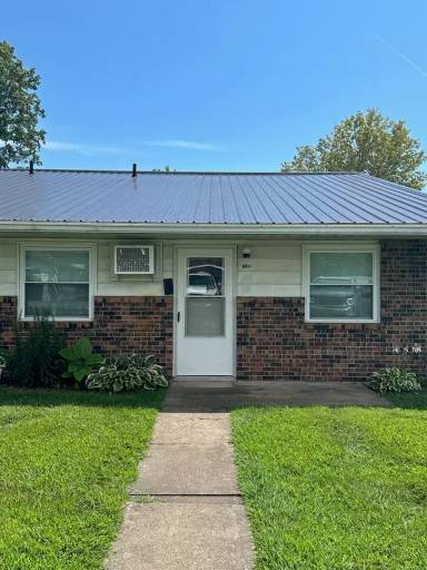Main picture of 601 E Jefferson Ave