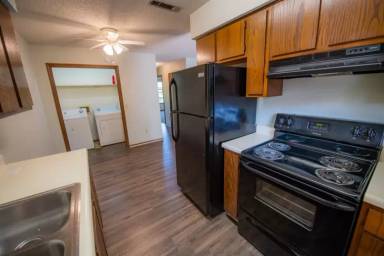 Main picture of 65 S Duncan Ave