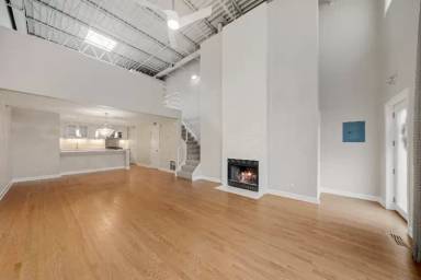 Main picture of 1300 W Altgeld St
