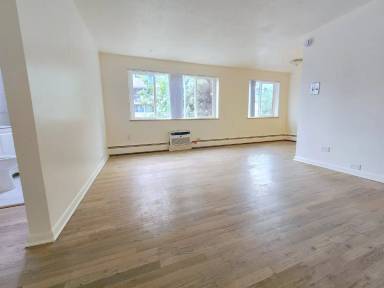 Main picture of 801 Dahlia St