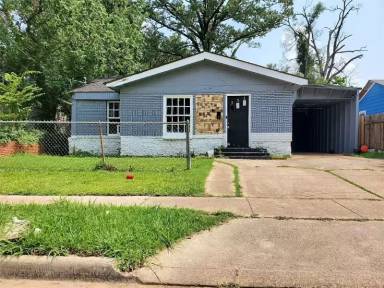 Main picture of 353 E 75th St