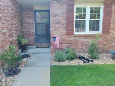 Main picture of 3950 W 12th St
