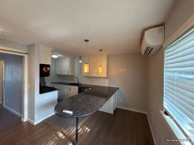 Main picture of 203 E Hurd St