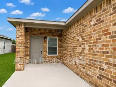 Main picture of 8006 Doreen Ave