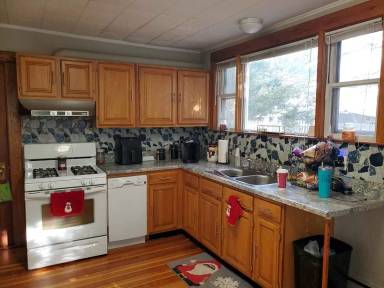 Main picture of 8 Forest St