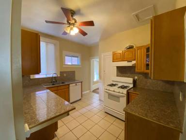 Main picture of 480 37th St