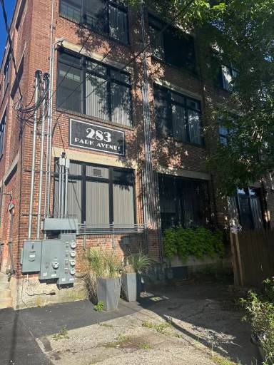 Main picture of 283 Park Ave