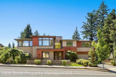 Main picture of 12323 NE 81st Pl