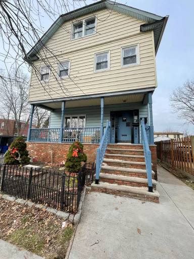 Main picture of 47 Lowell St