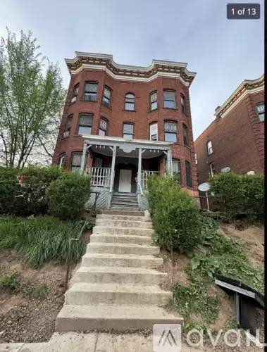 Main picture of 898 Park St