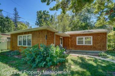 Main picture of 525 Hilldale Ct