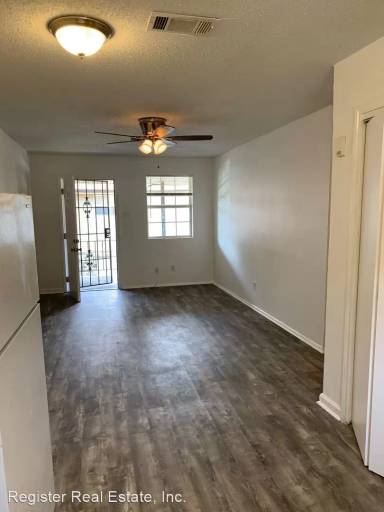 Main picture of 15520 Dwyer Blvd