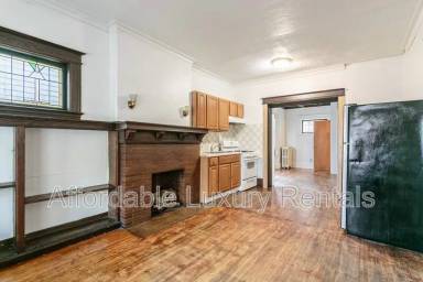 Main picture of 336 S Goodman St