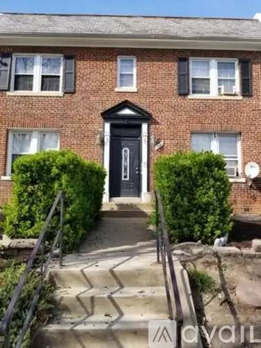 Main picture of 1826 C St SE