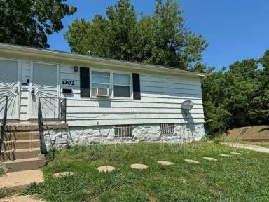Main picture of 1302 Richmond Ave