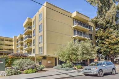 Main picture of 2568 Albatross St