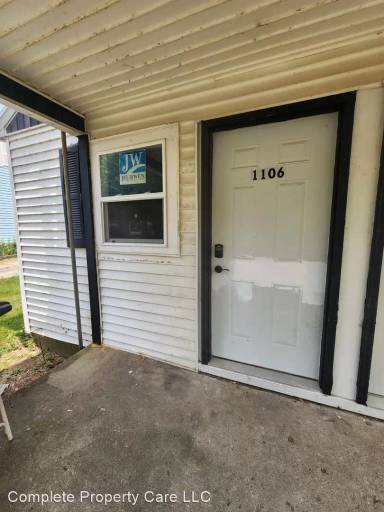 Main picture of 1100 N Elm St