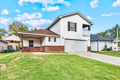 Main picture of 1009 N Barrett Ave