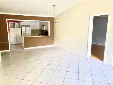 Main picture of 464 NE 210th Circle Ter