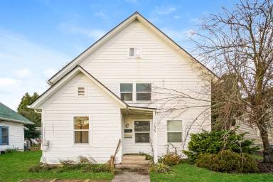 Main picture of 135 NE Jackson St