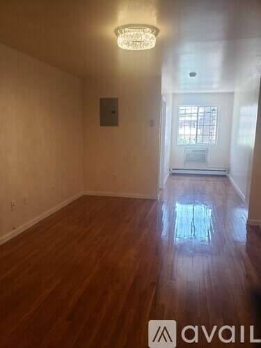 Main picture of 830 E 218th St