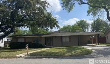 Main picture of 717 E Leona St