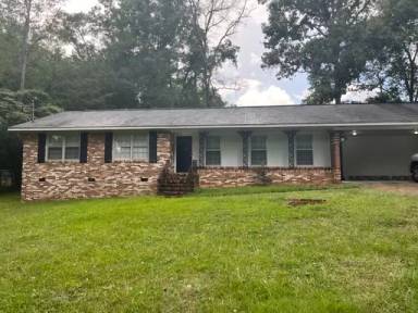 Main picture of 200 Spring St