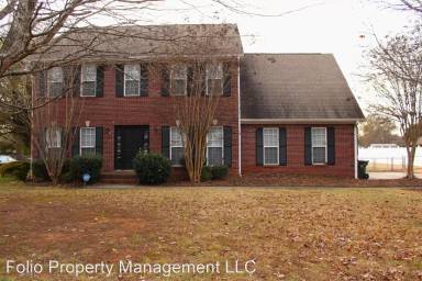 Main picture of 104 Spearpoint Ln