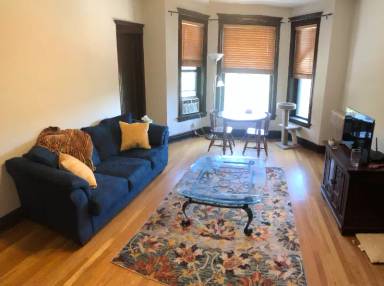 Main picture of 747 W Wellington Ave